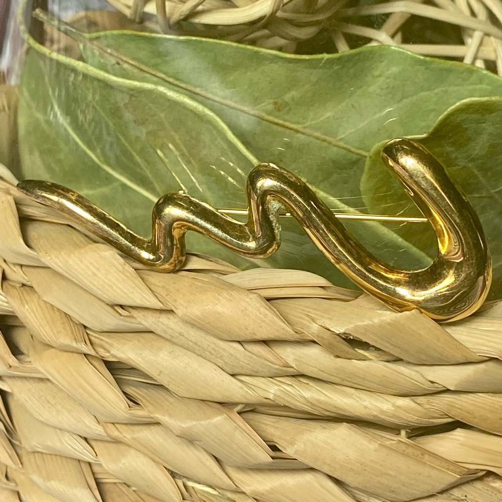 Vintage gold tone “925” Stamped Brooch